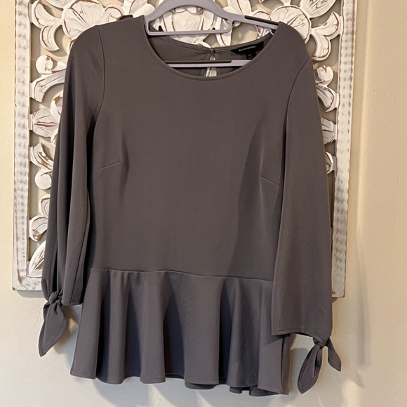 Banana Republic Tops - Banana Republic Gray Peplum Top with Tie 3/4 Sleeve Detail (Size Medium)